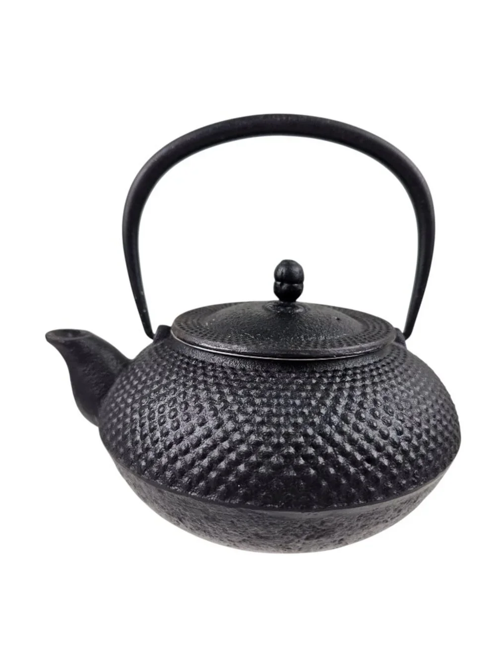 Small Black Cast Iron Teapot w/ Infuser – Textured Japanese‑Style Design